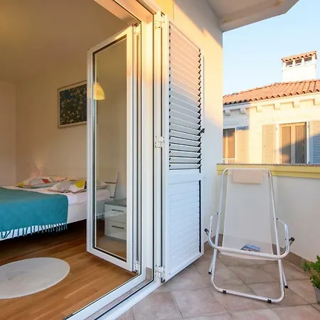 Modern With Sea View 4 Pers * ザダル